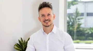 بثروة 500 مليون دولار.. موظف بنكي يتحول لأضخم تاجر شاي في العالم